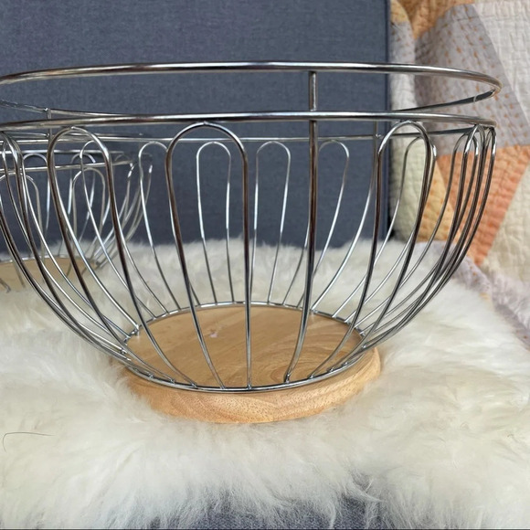 Set of 3 stacking metal baskets with wood bottoms - Picture 6 of 6